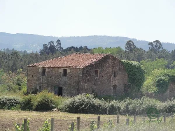 Finca agrícola de 0,84 ha en venta en La coruña