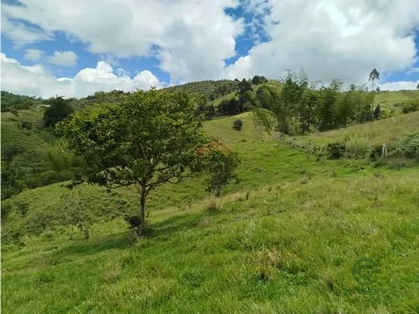 Finca rústica de 1,4742 ha en venta en Antioquia