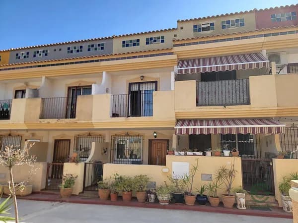 Casa de 0,008 ha en venta en Orihuela costa, Alicante