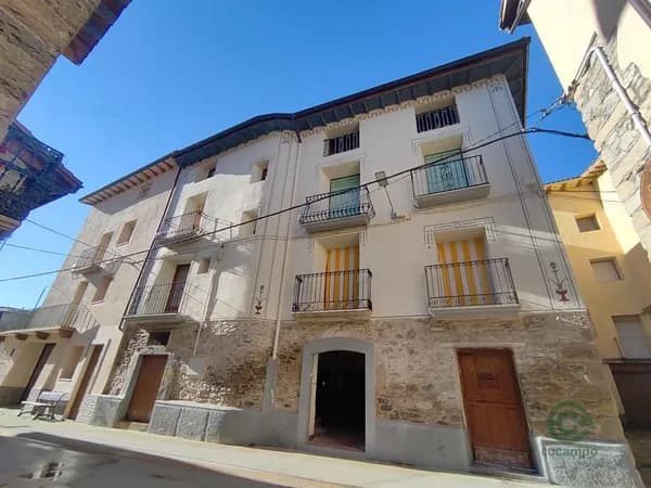 Casa de 0,13 ha en venta en Graus, Huesca