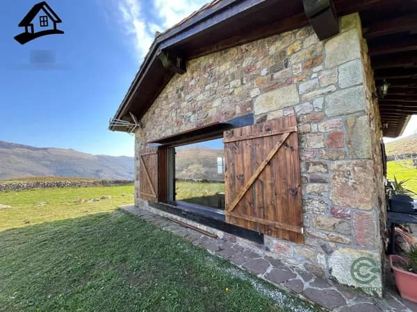 Finca rústica de 0,8 ha en venta en Cabuerniga, Cantabria
