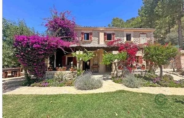 Finca rustica de 0,79 ha per a venda a Illes balears