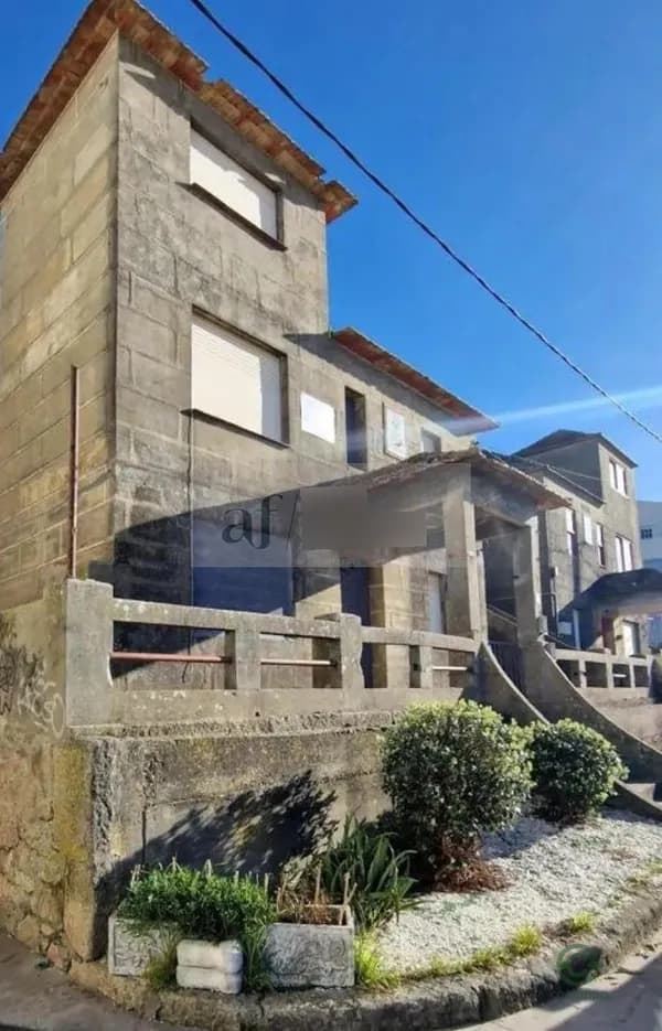 Casa de 0,0358 ha en venta en Nigrán, Pontevedra