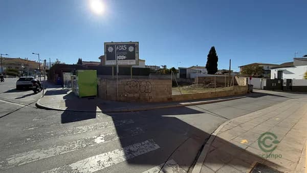 Terreno urbano de 0,0693 ha en venta en La zubia, Granada