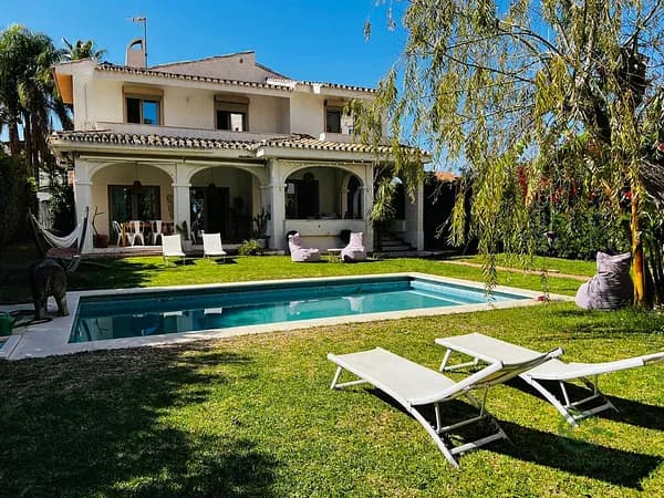 Finca rústica de 0,085 ha en venta en Torremolinos, Málaga