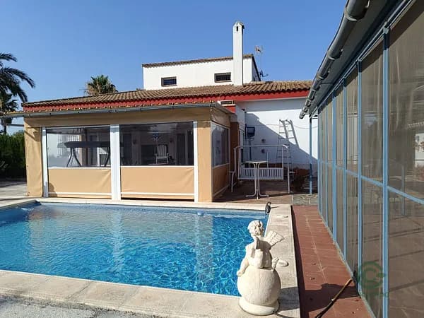 Finca rústica de 0,263 ha en venta en Carmona, Sevilla