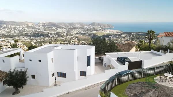 Casa de 0,0977 ha en venta en Moraira, Alicante