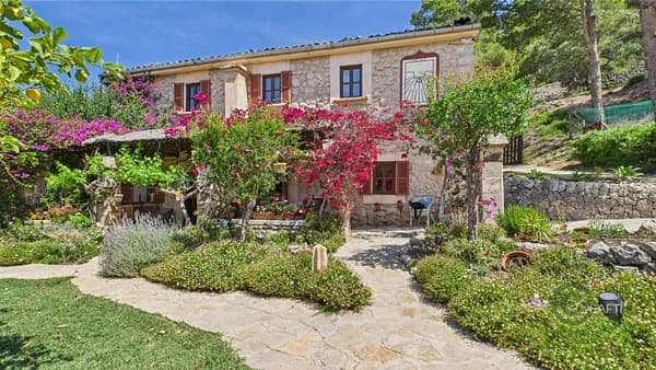 Finca rústica de 0,8 ha en venta en Andratx, Baleares