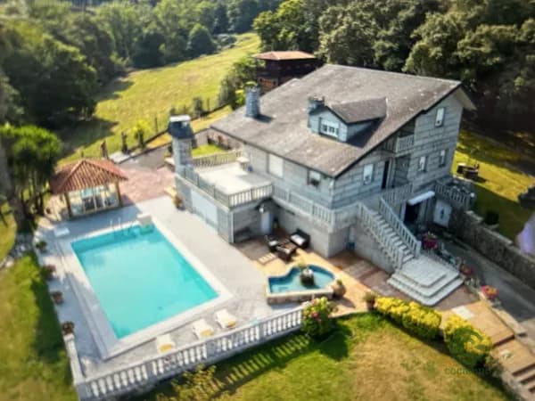 Casa de 0,8 ha en venta en Rasines, Cantabria