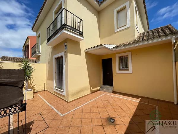 Casa de 0,0085 ha en venta en Sevilla