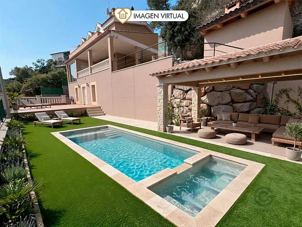 Casa de 0,0839 ha en venta en Vallirana, Barcelona