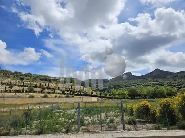Terreno urbano de 0,02 ha en venta en Jaén
