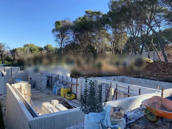 Terrain urbain de 0,2275 ha pour vente à Provence-alpes-côte d'azur