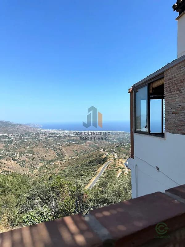 Finca de recreo de 0,05 ha en venta en Torrox, Málaga