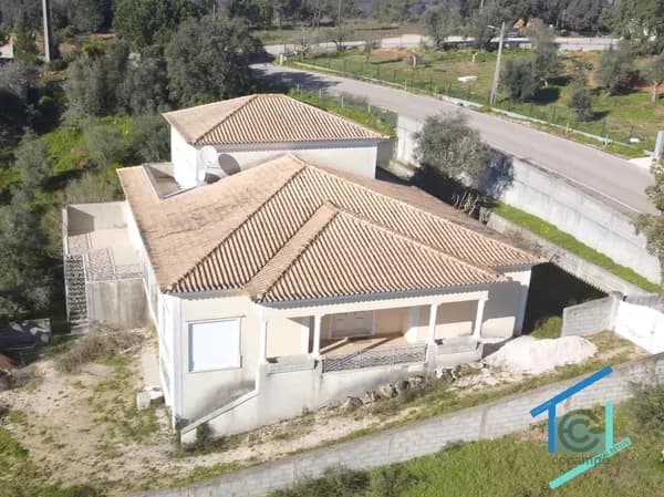 Finca de recreo de 0,124 ha en venta en Tomar, Santarém