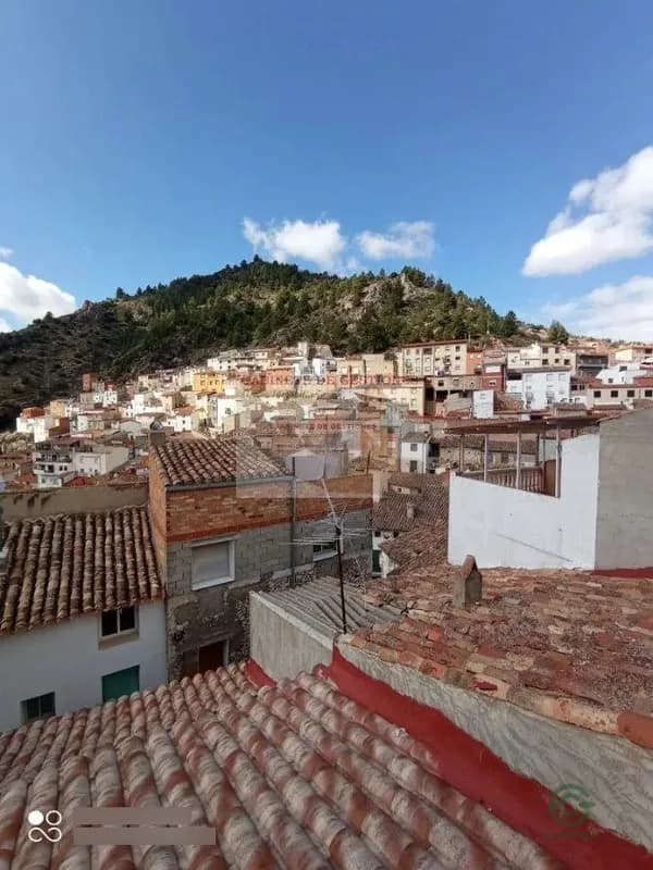 Casa de 0,014 ha en venta en Bogarra, Albacete