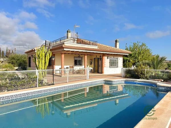 Finca rústica de 0,6 ha en venta en Novelda, Alicante