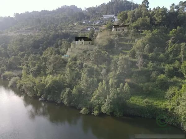Finca de recreo de 0,68 ha en venta en Oliveira do douro, Viseu