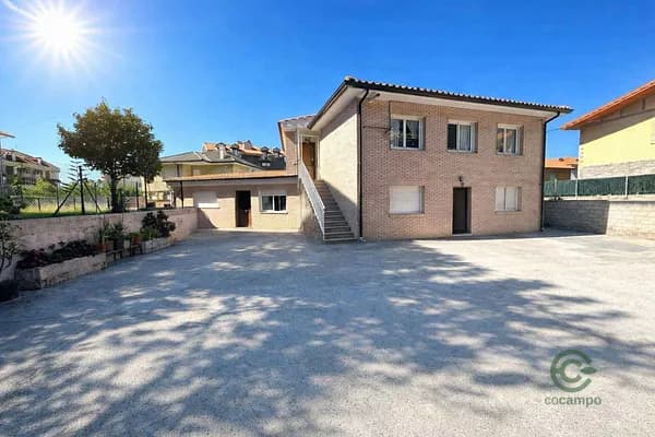Casa de 0,06 ha en venta en Noja, Cantabria