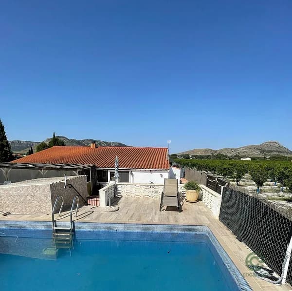 Finca rústica de 0,8 ha en venta en Villena, Alicante