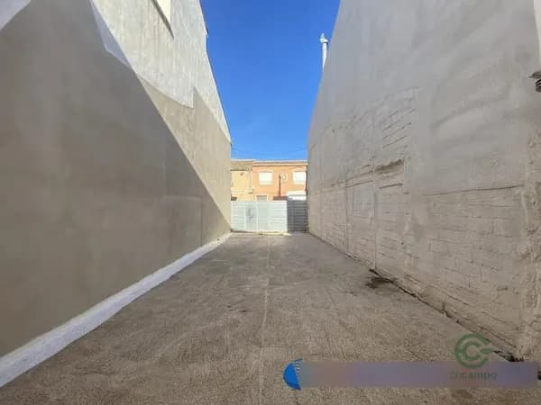 Terreno urbano de 0,0082 ha en venta en Caudete, Albacete