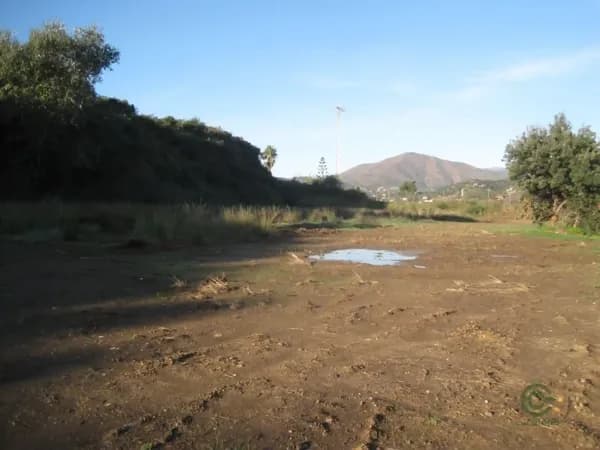 Finca rústica de 0,5 ha en venta en Mijas, Malaga
