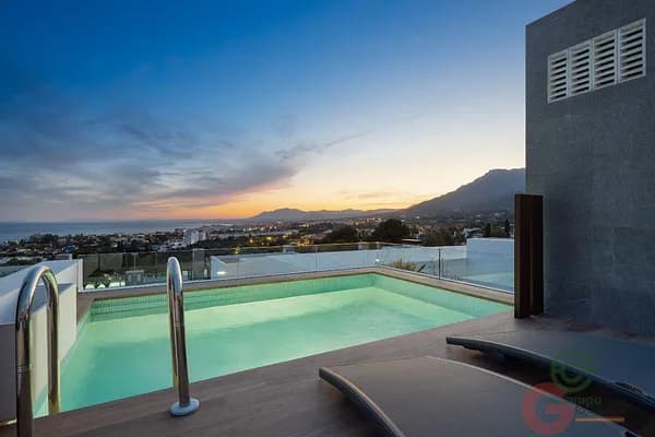 Casa de 0,04 ha en venta en Marbella, Málaga
