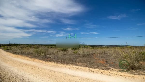 Fazenda agrícola de 2,41 ha para venda em Faro