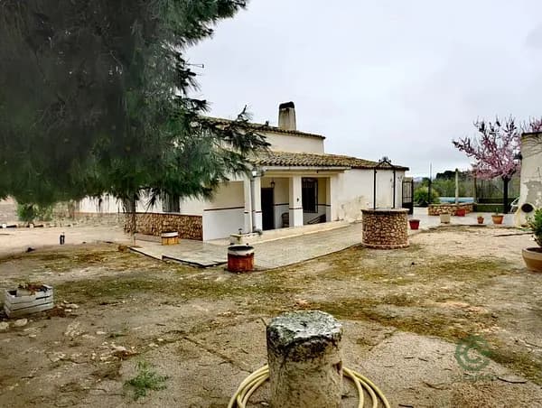 Finca rústica de 1,1 ha en venta en Alicante