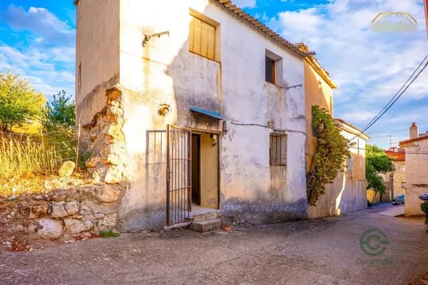 Casa de 0,004 ha en venta en Atanzon, Guadalajara