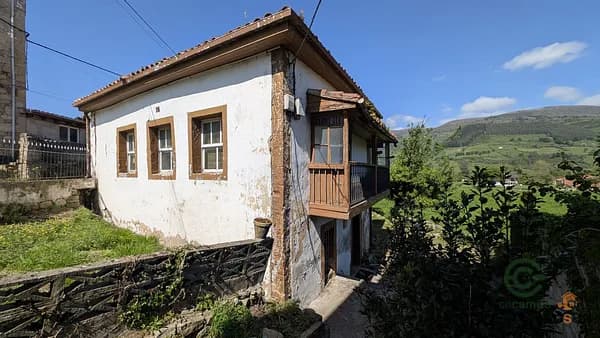 Casa de 0,0379 ha en venta en San vicente de toranzo, Cantabria
