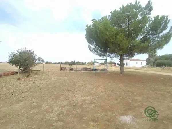 Finca rústica de 2,2 ha en venta en Badajoz, Badajoz