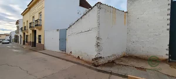 Terreno urbano de 0,0213 ha en venta en Gibraleon, Huelva