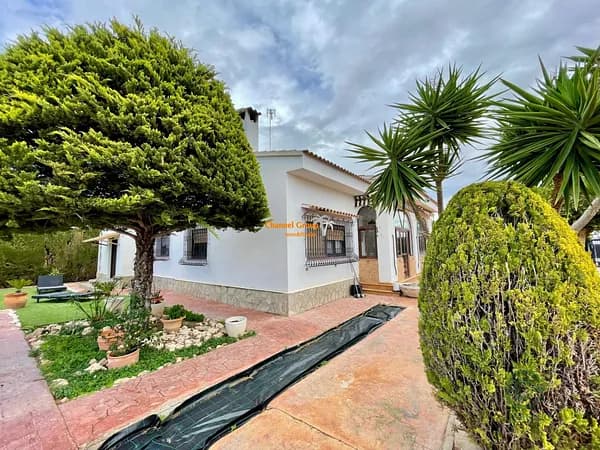 Casa de 0,2 ha en venta en Matola, Alicante