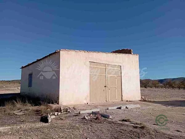 Finca agrícola de 1,1 ha en venta en Caudete, Albacete