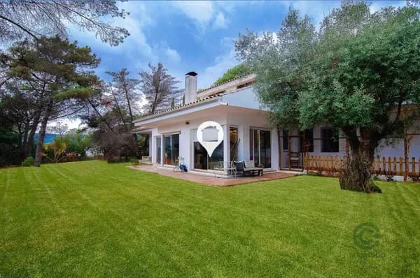 Finca de recreo de 0,4871 ha en venta en Argentona, Barcelona
