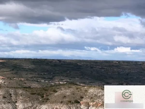 Finca rústica de 0,3 ha en venta en Hontoba, Guadalajara