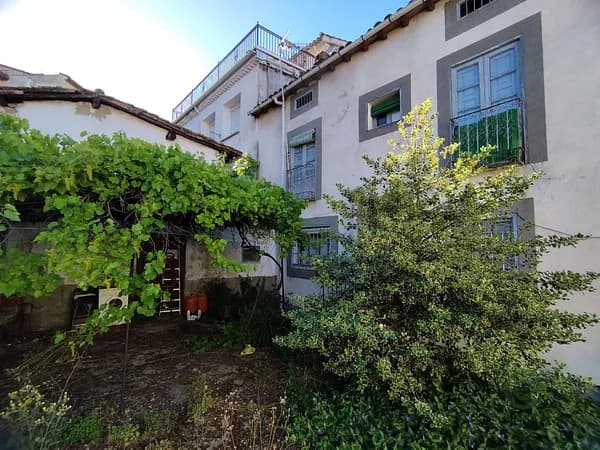Casa de 0,08 ha en venta en Cáceres