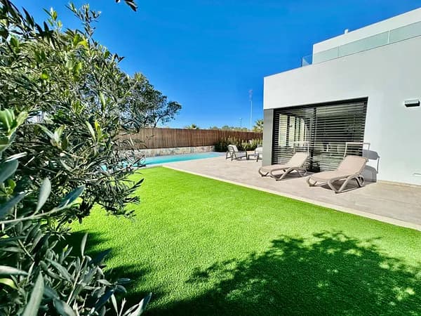 Casa de 0,0666 ha en venta en Orihuela, Alicante