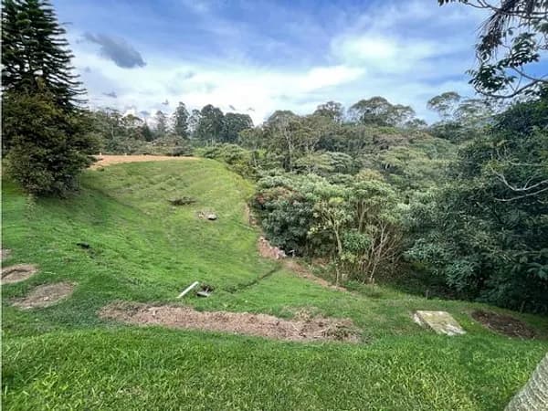 Finca agrícola de 1,243 ha en venta en Antioquia