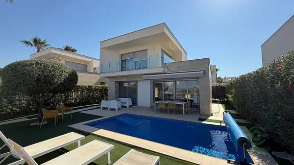 Casa de 0,0277 ha en venta en Orihuela, Alicante