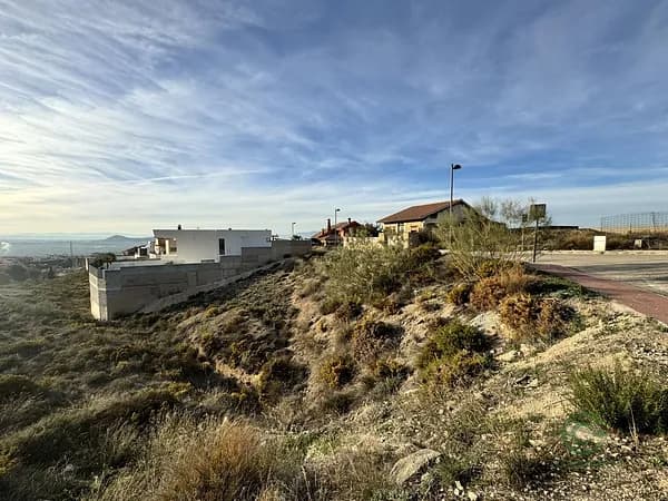 Terreno urbano de 0,0779 ha en venta en La zubia, Granada