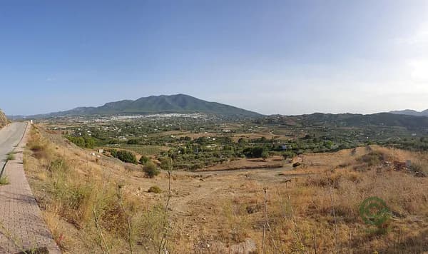 Terreno urbano de 0,0676 ha en venta en Coín, Malaga