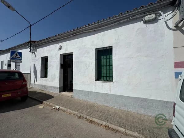 Casa de 0,02 ha en venta en Cáceres