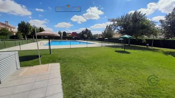 Casa de 0,03 ha en venta en Villamayor, Salamanca