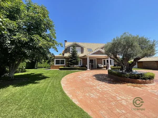 Casa de 0,25 ha en venta en Madrid