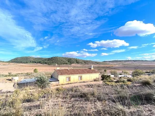 Finca rústica de 1,28 ha en venta en Yecla, Murcia