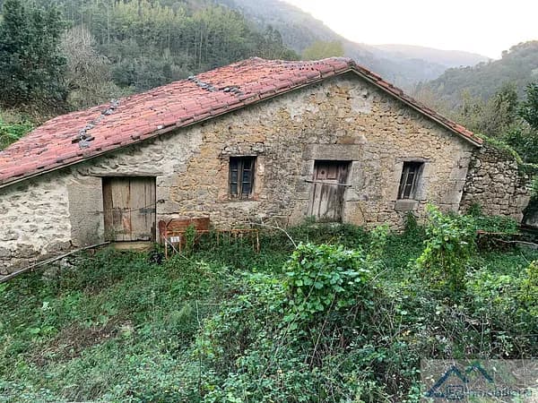 Casa de 0,1 ha en venta en Riotuerto, Cantabria