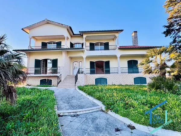 Casa de 0,5559 ha en venta en Entroncamento, Santarém