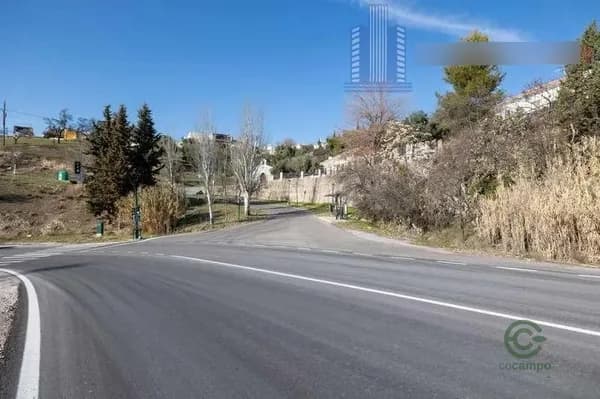 Finca agrícola de 0,34 ha en venta en Granada, Granada